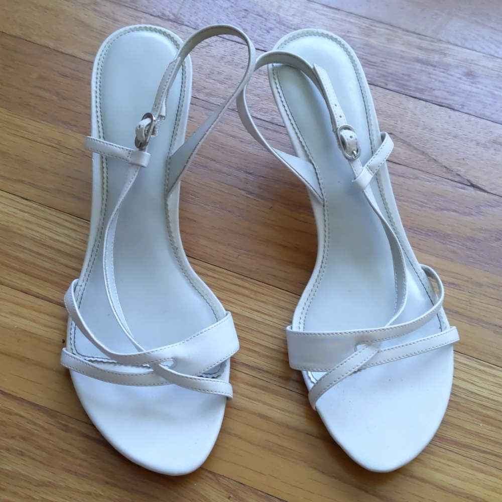 Strappy low heel